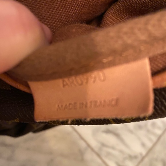 Authentic Louis Vuitton Saumur 2 sided crossbody. - Picture 7 of 14